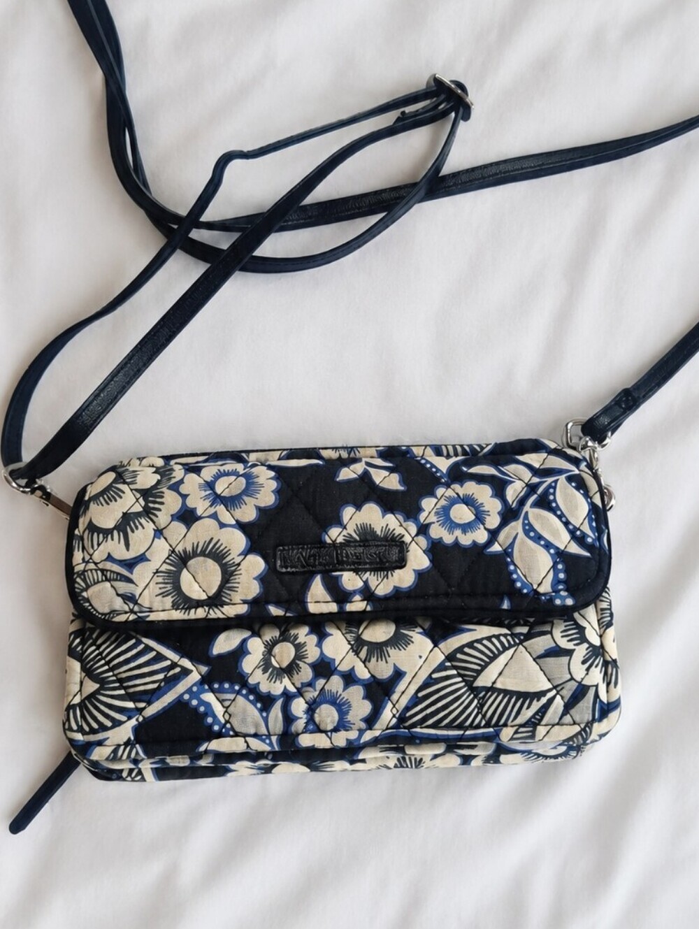 VERA BRADLEY Floral Quilted Crossbody Wallet